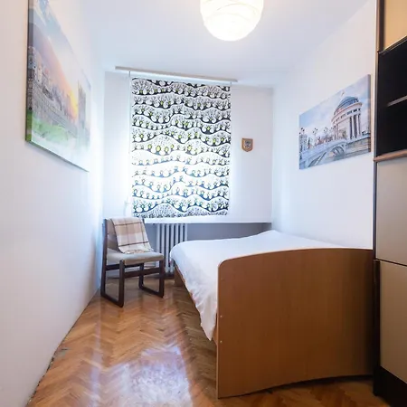 Retro Center Apt, 5 Min To Main Square Appartamento